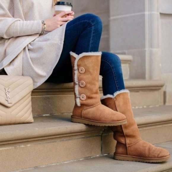 UGG AUSTRALIA TRIPLE BUTTON TAN TALL SHERPA LINED BOOTS SIZE 8 - Picture 2 of 8
